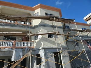 1 lb. EPS Concrete Forms Shape Luxury Home Roof Parapet in St. Thomas